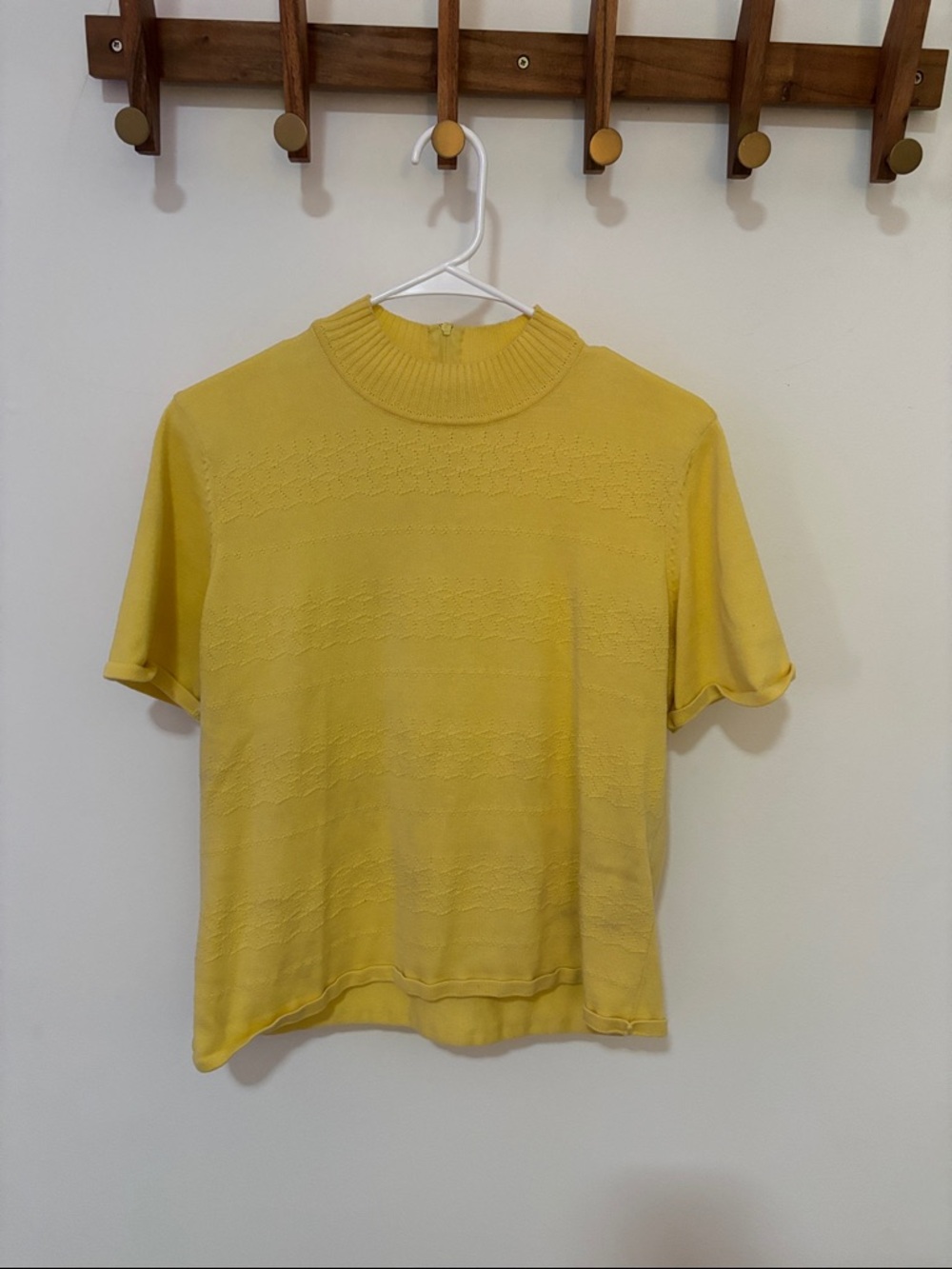 Women’s Short Sleeve Knit Top in Yellow